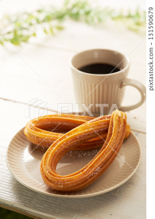 油條:西班牙油炸糕點的圖片 油條:西班牙油炸糕點的圖片 131590679