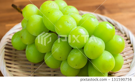 Shine Muscat 131590756