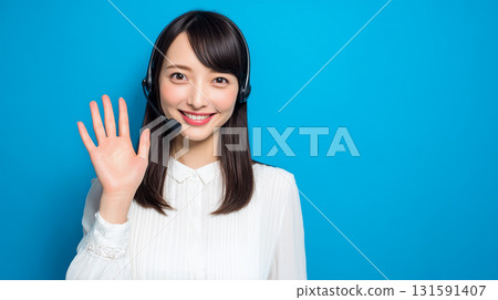 A Japanese woman politely responds with a blue background 131591407