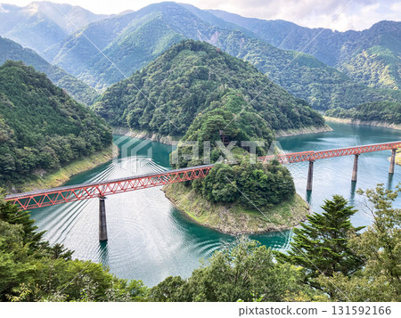 奧尾小城站和橫跨雪索湖的紅橋 131592166