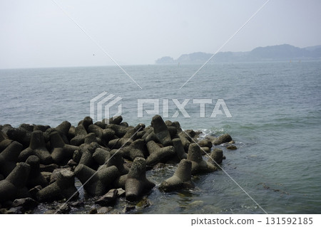 盛夏的湘南海景，遠處的海面霧氣瀰漫 131592185