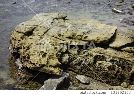 盛夏的湘南海景,遠處的海面霧氣瀰漫 盛夏的湘南海景,遠處的海面霧氣瀰漫 131592193