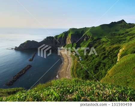 Summer in Muroran, Hokkaido: View of Tokkarisho Beach bathed in the morning sun from near Kameiwa 131593459