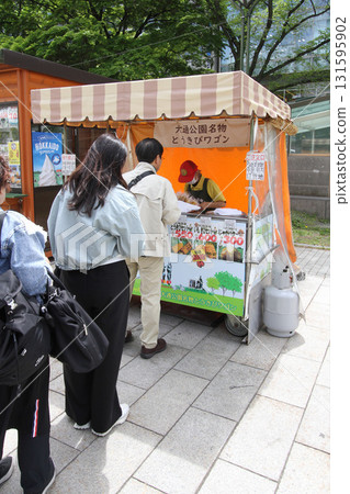 大通公園著名的玉米車、玉米攤、玉米、玉米 大通公園著名的玉米車、玉米攤、玉米、玉米 131595902