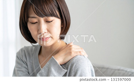 Portrait of a woman suffering from shoulder pain Portrait of a woman suffering from shoulder pain 131597000
