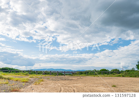 Kizugawa River Scenery: View from the dried-up riverbed, Yawata City, Kyoto Prefecture 131597128