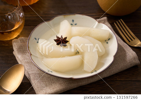 日本梨子蜜餞 | 八角茴香口味的秋季甜點 日本梨子蜜餞 | 八角茴香口味的秋季甜點 131597266
