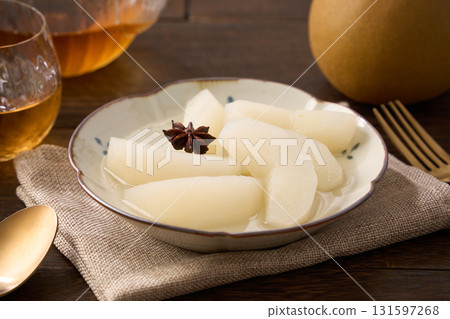 日本梨子蜜餞 | 八角茴香口味的秋季甜點 日本梨子蜜餞 | 八角茴香口味的秋季甜點 131597268