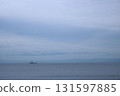 船漂浮在海面上 131597885