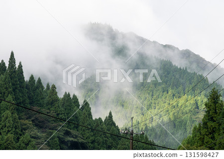 日本鳥取縣雨後美麗的鄉村風景 131598427