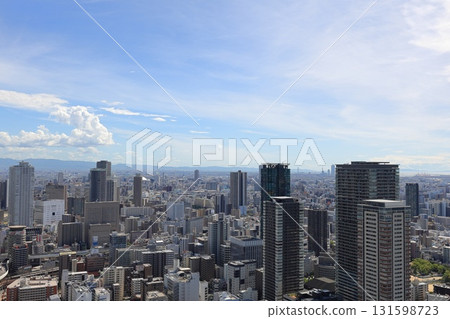 從大阪府大阪市梅田藍天大廈空中庭園展望台眺望大阪的街景 從大阪府大阪市梅田藍天大廈空中庭園展望台眺望大阪的街景 131598723