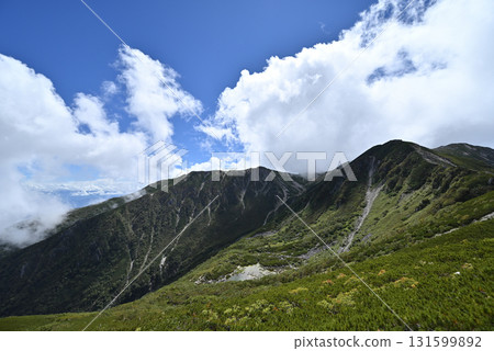 攀登長野縣中央阿爾卑斯山的木曾駒山 131599892