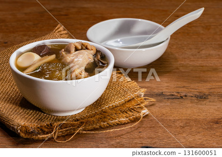 Fish maw soup in white ceramic bowl Fish maw soup in white ceramic bowl 131600051