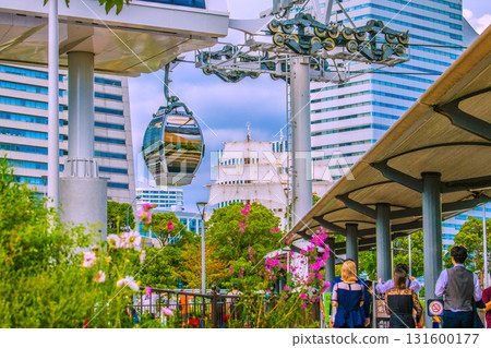日本橫濱的城市景觀，全速航行的日本丸號和橫濱空艙內的櫻木町站（10 月 5 日） 131600177
