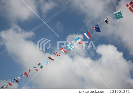 世界各國國旗在空中飄揚－運動會圖片 131601271