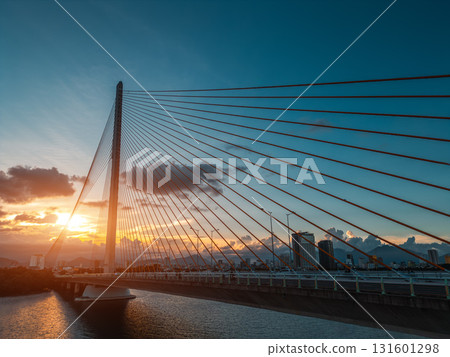 Modern cable-stayed bridge over Han River in Da Nang, Contemporary urban span connecting city skyline across Vietnamese waterway Modern cable-stayed bridge over Han River in Da Nang, Contemporary urban span connecting city skyline across Vietnamese waterway 131601298