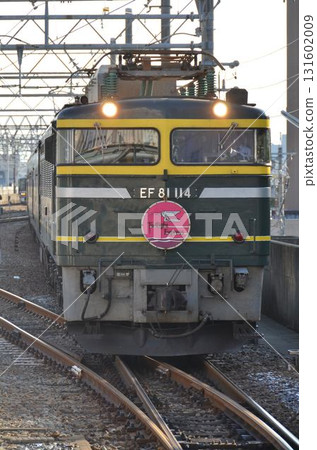 Twilight Express EF81-114 entering Kanazawa Station 131602009