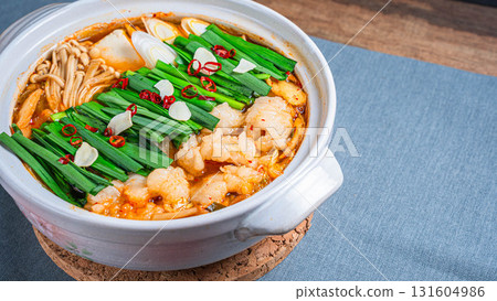 Kimchi holding pot 131604986