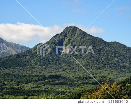 View of Karasugayama from the Kimedai Observation Rest Area on the Hiruzen-Daisen Skyline View of Karasugayama from the Kimedai Observation Rest Area on the Hiruzen-Daisen Skyline 131605640