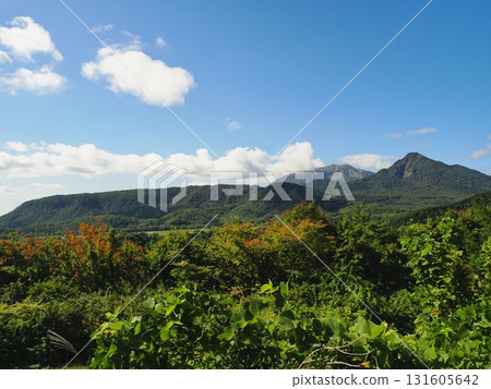 從蒜山大山天際線木目台展望休息處眺望大山和烏山 131605642