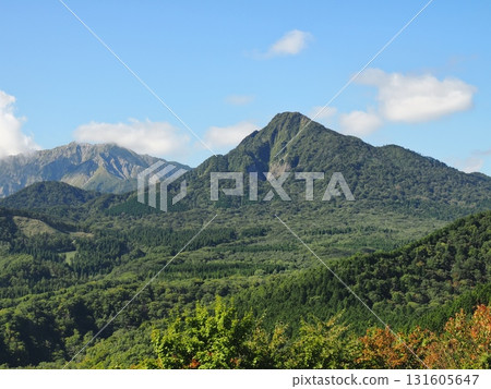 從蒜山大山天際線木目台展望休息處眺望大山和烏山 131605647
