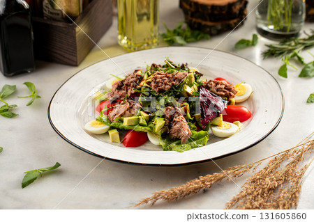 Tuna and vegetable salad with quail eggs Tuna and vegetable salad with quail eggs 131605860