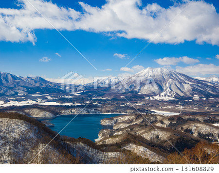 A winter scene of Lake Nojiri sparkling blue under a clear sky and snow-capped Mount Kurohime (taken from Madarao Plateau, Nagano Prefecture) A winter scene of Lake Nojiri sparkling blue under a clear sky and snow-capped Mount Kurohime (taken from Madarao Plateau, Nagano Prefecture) 131608829