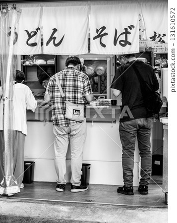 神戶新開地商店街,保留著昭和時代的氛圍 神戶新開地商店街,保留著昭和時代的氛圍 131610572