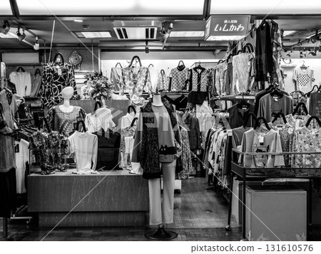 The shopping street in Shinkaichi, Kobe, retains the atmosphere of the Showa era 131610576