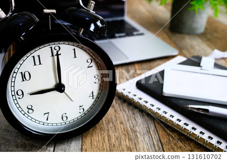Start time Business image Desk work 3:2 Start time Business image Desk work 3:2 131610702