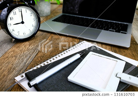Start time Business image Desk work 3:2 131610703