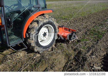 Agricultural machinery tractor Agricultural machinery tractor 131612100