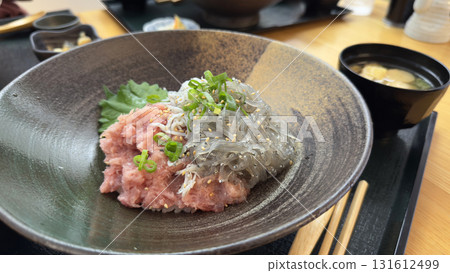 鮮活銀魚和鮪魚配蔥花飯 131612499