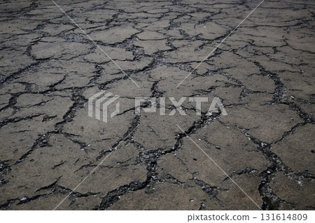 破碎的地面 破碎的地面 131614809