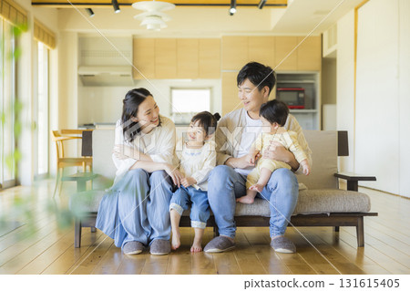 家庭的客廳 家庭的客廳 131615405