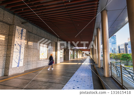 博多站博多口夾層中央通道的晨景 131615418