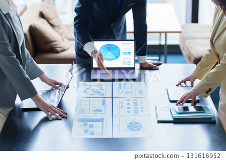 Business meeting, conference, discussion 131616952