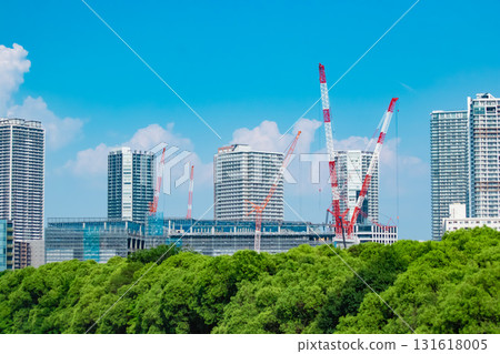 Crane at a construction site in Shinonome, Koto Ward [Construction image] 131618005