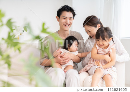 父母女兒，一家四口 131621605