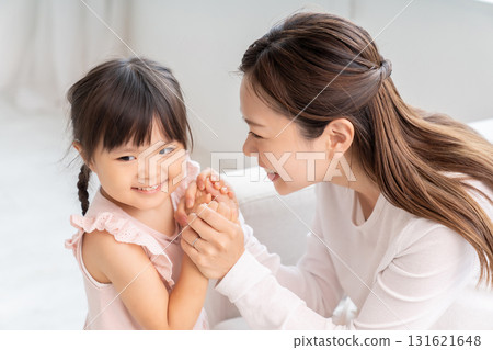 Mom and Girl 131621648