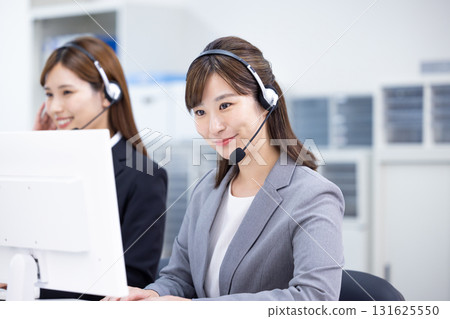 戴著對講機的女商人 131625550