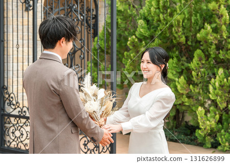 Bride and groom taking wedding photos (wedding, bridal, proposal) Bride and groom taking wedding photos (wedding, bridal, proposal) 131626899
