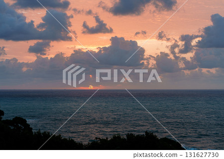 熊野海、勝浦、南紀的黎明~透過雲層看到的美麗日出和清晨天空中升起的雲彩③ 熊野海、勝浦、南紀的黎明~透過雲層看到的美麗日出和清晨天空中升起的雲彩③ 131627730