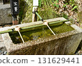Water flowing between the washbasin and the ladle 131629441