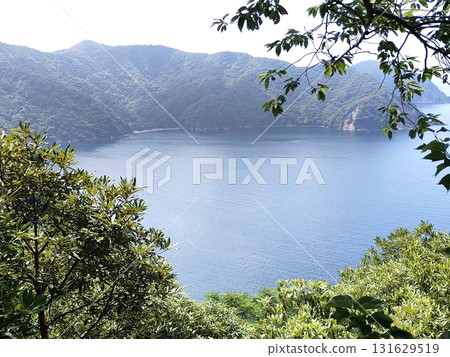 「五色湖」與絕美天空:從三方五湖彩虹線眺望的全景 「五色湖」與絕美天空:從三方五湖彩虹線眺望的全景 131629519