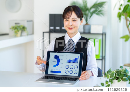 接待處的女商人 接待處的女商人 131629826