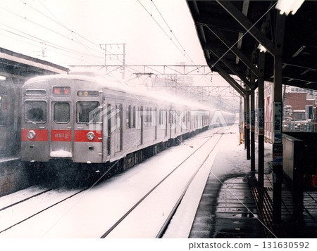 1984 Tokyu 8500 series 8612F, Megumi Line Denenchofu Station, after inspection and return 1984 Tokyu 8500 series 8612F, Megumi Line Denenchofu Station, after inspection and return 131630592