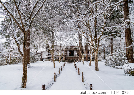 Snow-covered Sanzen-in Temple, Jyuhekien, Ohara, Kyoto 131630791