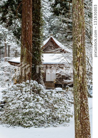Snow-covered Sanzen-in Temple, Jyuhekien, Ohara, Kyoto 131630803