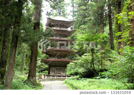 位於山形縣羽黑山神社的東北最古老的五重塔被指定為國寶 131631059
